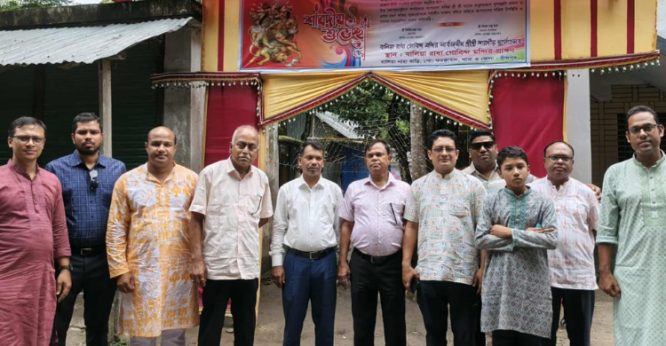 জেলা আইনজীবী ঐক্য পরিষদের শারদীয় দুর্গা পূজা পরিদর্শন ও বস্ত্র বিতরণ