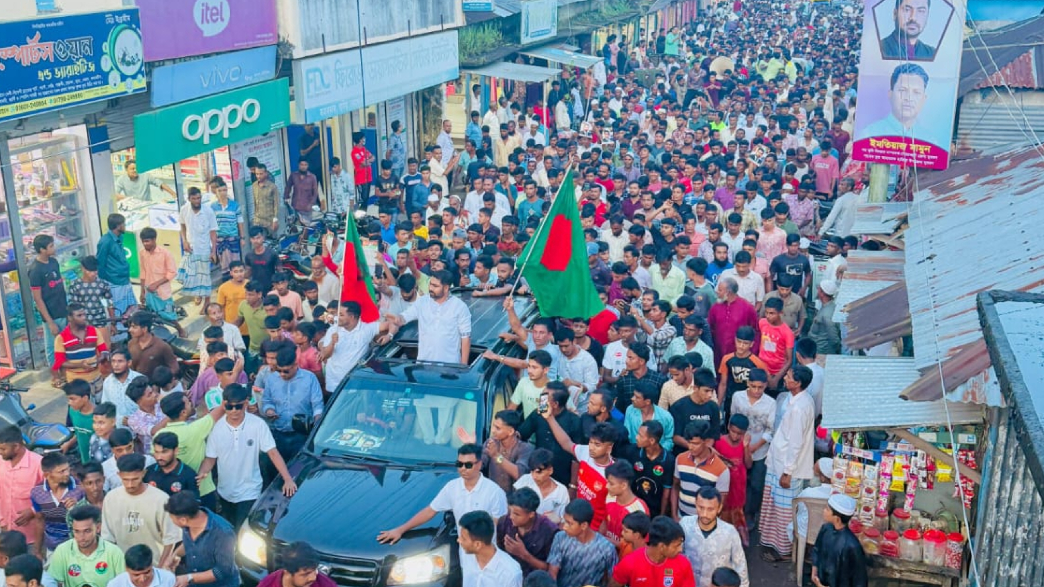 তারেক রহমানের ৩১ দফার লিফলেট বিতরণে হাতিয়ায় জনতার ঢল