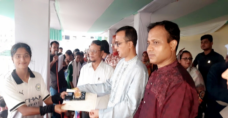 চাঁদপুর আধুনিক স্টেডিয়ামে পুরস্কার বিতরণী অনুষ্ঠানের মাধ্যমে শেষ হলো প্রতিযোগিতা