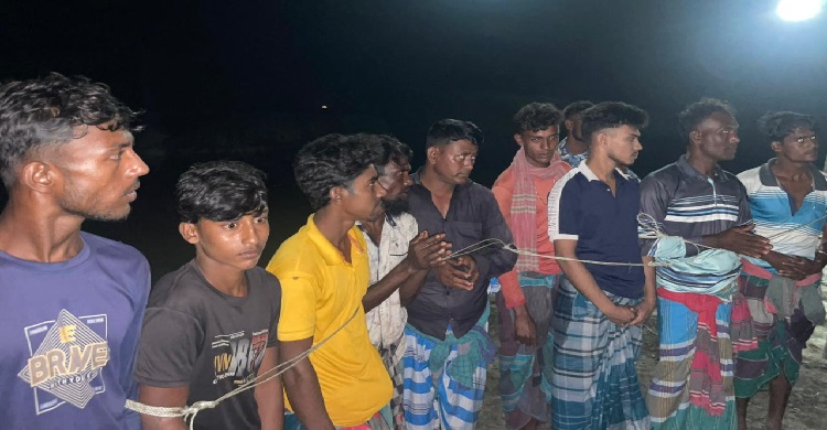 রায়পুরের মেঘনায় অভিযানে ৯ জেলেকে সাতদিন করে কারাদণ্ড