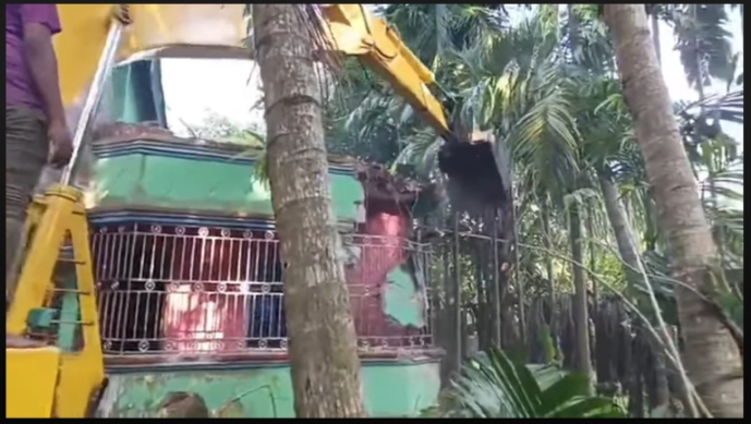 রায়পুরে ৪৩ বছর পর জমির মালিককে দখল বুঝিয়ে দিল আদালত