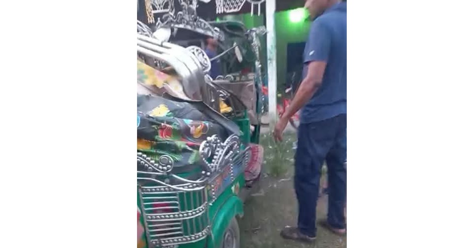 নোয়াখালীতে পিকআপ ভ্যানের ধাক্কায় প্রাণ গেলো নারীর