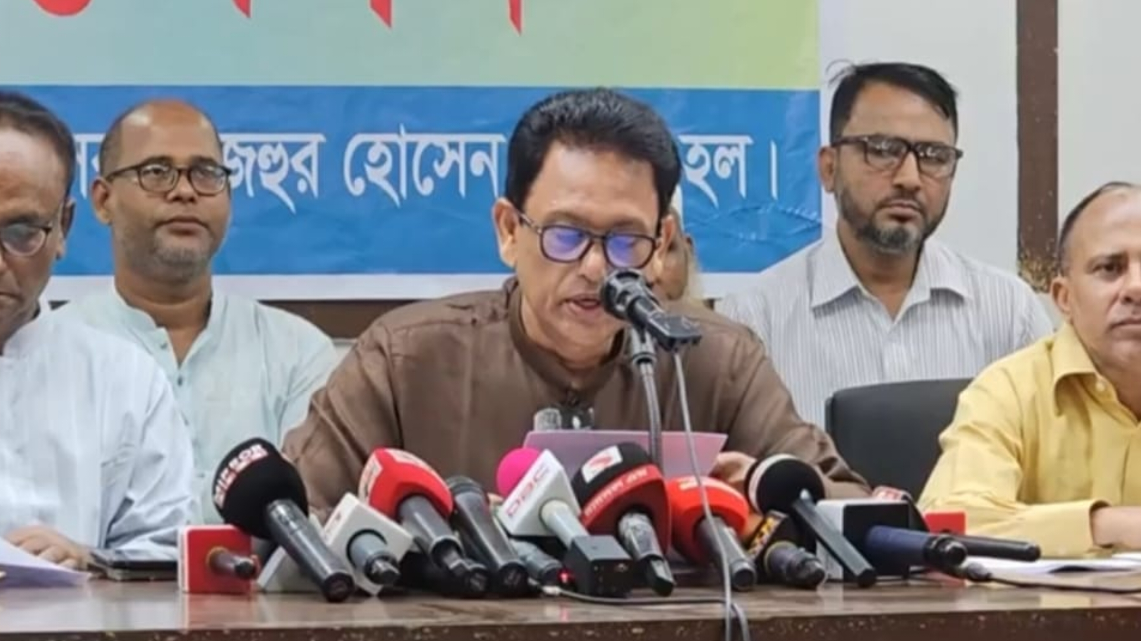 বিদেশযাত্রায় নিষেধাজ্ঞার কারণ জানতে চেয়ে কোনো সদুত্তর পাইনি ......এহসানুল হক মিলন