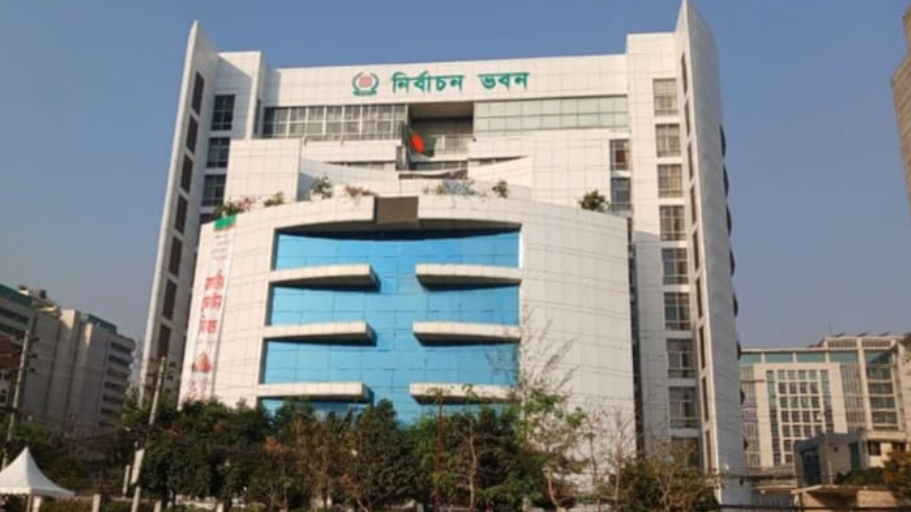 দেশে বর্তমানে মোট ভোটার ১২ কোটি ৭৬ লাখ ১২ হাজার ৩৮৪ জন