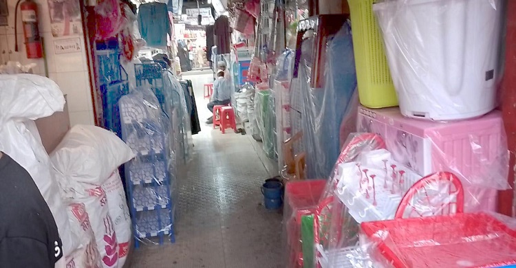 রেলওয়ে হকার্স মার্কেটের বিশৃঙ্খলা দূর করুন