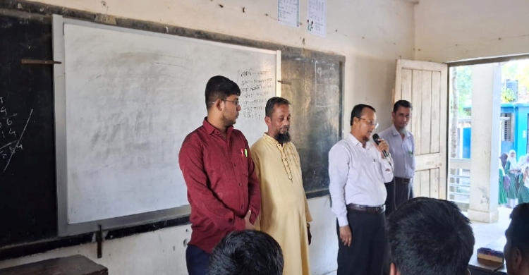 এসএসসি রেজাল্ট উন্নয়নে ‘ত্রিমাত্রিক সম্পর্ক’ ও সুনির্দিষ্ট কর্মপরিকল্পনা: মাঝিগাছা উচ্চ বিদ্যালয় পরিদর্শনে জেলা শিক্ষা অফিসার রুহুল্লাহ