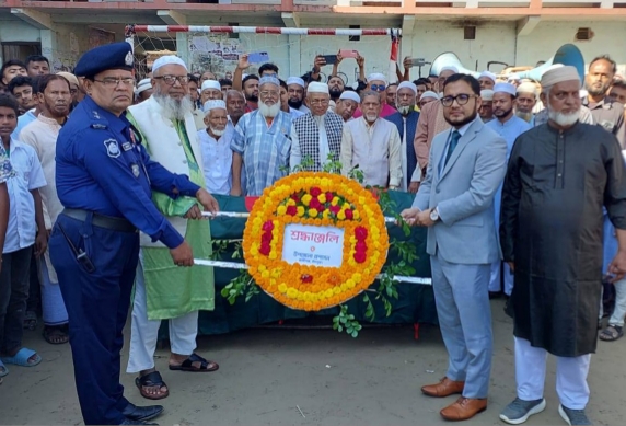 হাজীগঞ্জে বীর মুক্তিযোদ্ধা ও ইউপি চেয়ারম্যান মনির গাজীকে রাষ্ট্রীয় মর্যাদায় দাফন