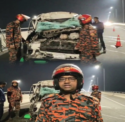পদ্মাসেতুতে ট্র্যাজেডি: গতি ছিল প্রচণ্ড, শ্রীনগর ফায়ার সার্ভিসের তৎপরতায় উদ্ধার চালক আশিক।