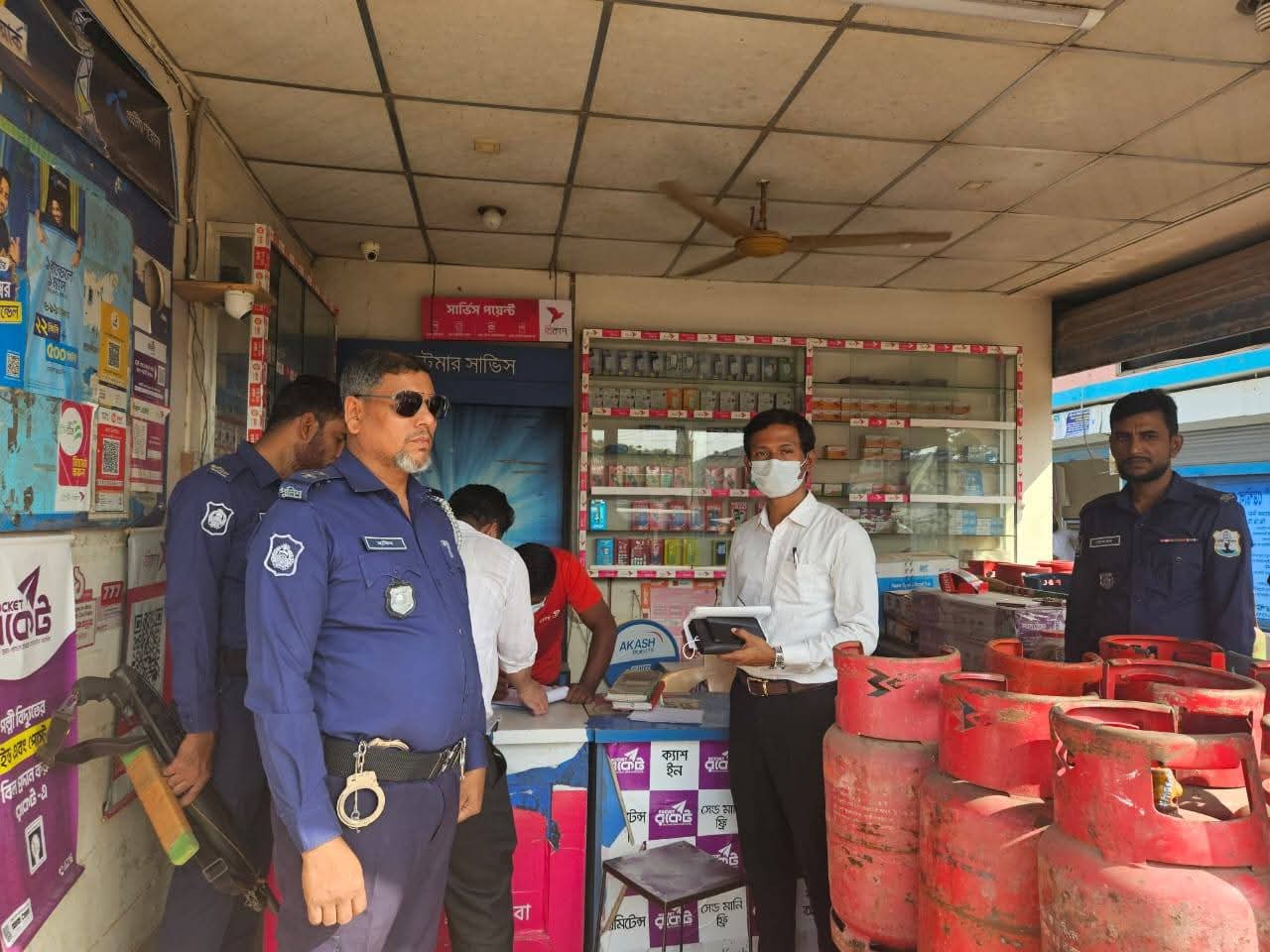 মতলব উত্তরে মোবাইল কোর্টে ব্যবসায়ী ও গাড়ি চালককে ২০ হাজার টাকা জরিমানা