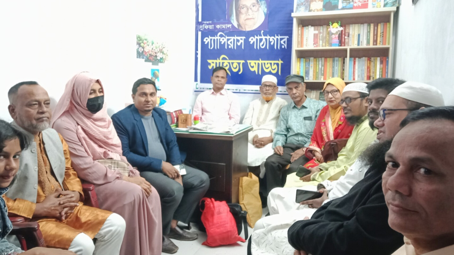 কবি বেগম সুফিয়া কামাল স্মরণে প্যাপিরাস পাঠাগারের সাহিত্য আড্ডা