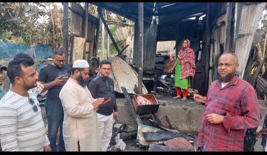 স্কুল পড়ুয়া তামান্না-তামিমদের বসতঘর আগুনে পুড়ে গেছে