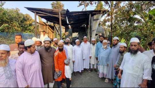 তরপুরচন্ডী ইউনিয়নে অগ্নিকাণ্ডে ক্ষতিগ্রস্ত পরিবারের পাশে হাতপাখার প্রার্থী শেখ মোহাম্মদ জয়নাল আবেদীন