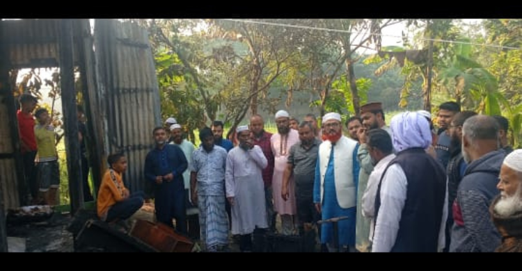 তরপুরচণ্ডীতে অগ্নিকাণ্ডে ক্ষতিগ্রস্ত বসতঘর পরিদর্শনে এমপি প্রার্থী অ্যাড. শাহজাহান মিয়া