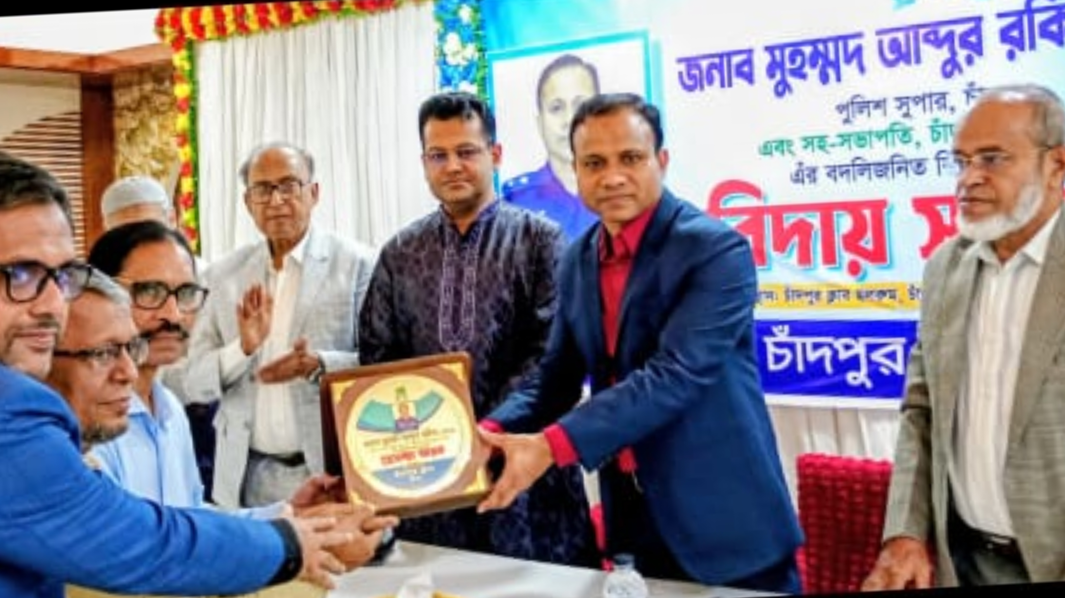 বিদায়ী পুলিশ সুপার মুহাম্মদ আব্দুর রকিবকে চাঁদপুর ক্লাবের সংবর্ধনা