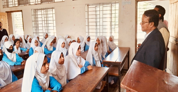 কাউনিয়া ইউনুস মিয়া উচ্চ বিদ্যালয়ে জেলা শিক্ষা অফিসারের একাডেমিক ও প্রশাসনিক দিকনির্দেশনা