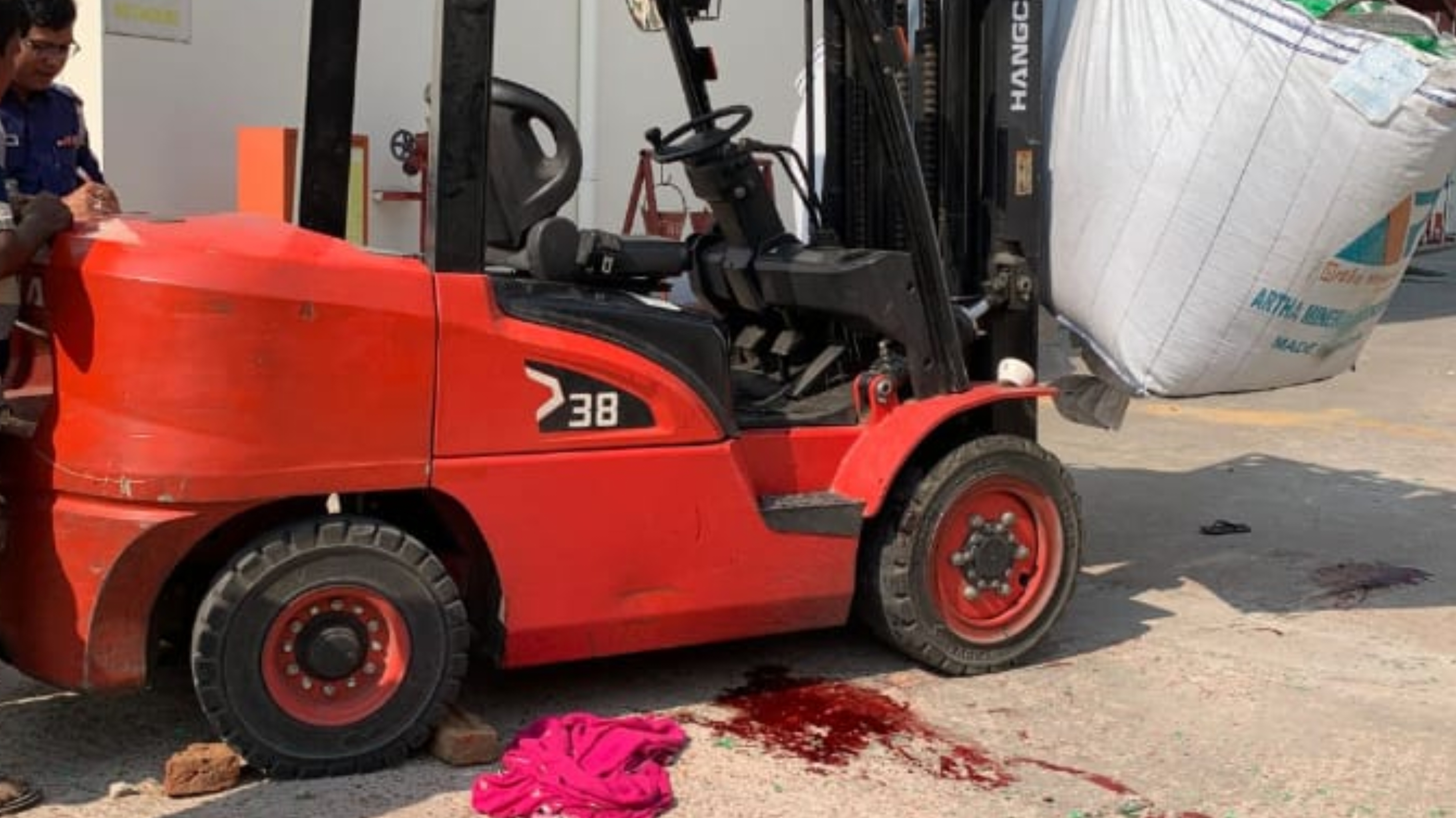 শ্রীমঙ্গলে ফর্কলিফটের চাকায় পিষ্ট হয়ে নারী শ্রমিকের মৃত্যু