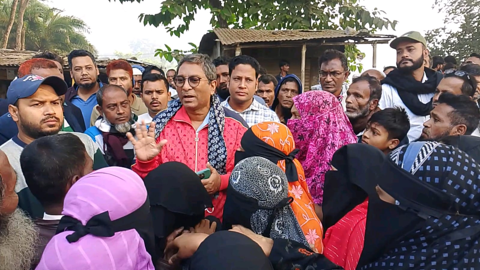 এই মুহূর্তে বাংলাদেশের একমাত্র অভিভাবক দেশনেত্রী খালেদা জিয়া