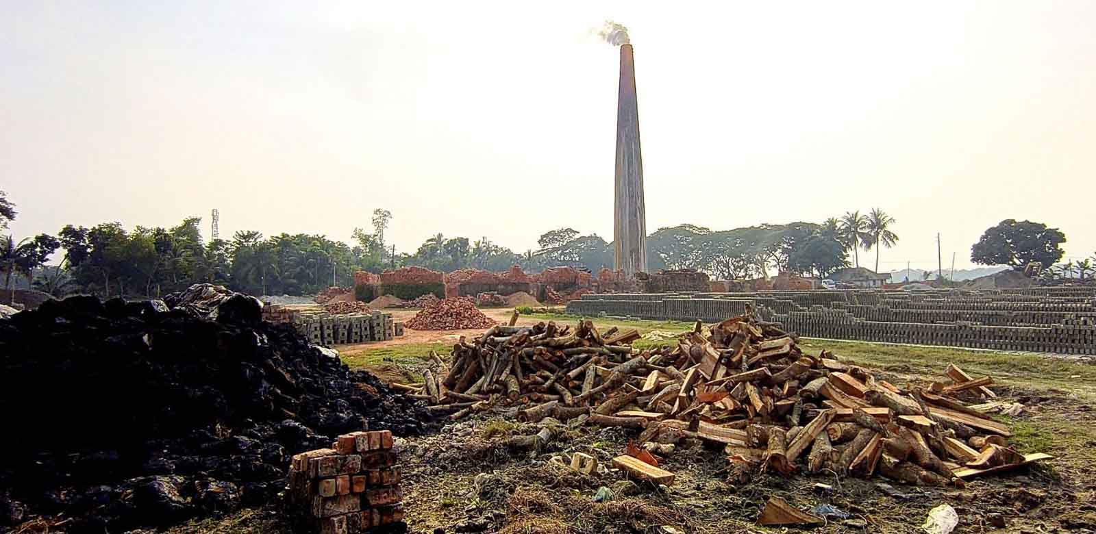 প্রশাসনের নীরবতায় অদৃশ্য শক্তির দৌরাত্ম্য