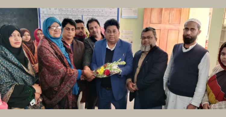 হাসান আলী সপ্রাবির পক্ষে প্রেসক্লাব সভাপতি ও সম্পাদককে ফুলেল শুভেচ্ছা