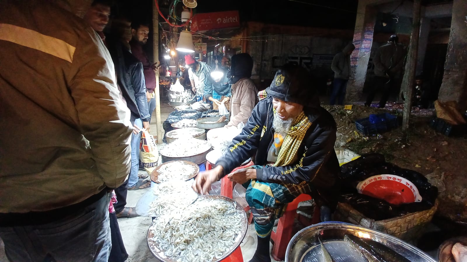 শীতের মধ্যে মেঘনায় মাছের সংকট, হতাশায় জেলে ও ব্যবসায়ীরা