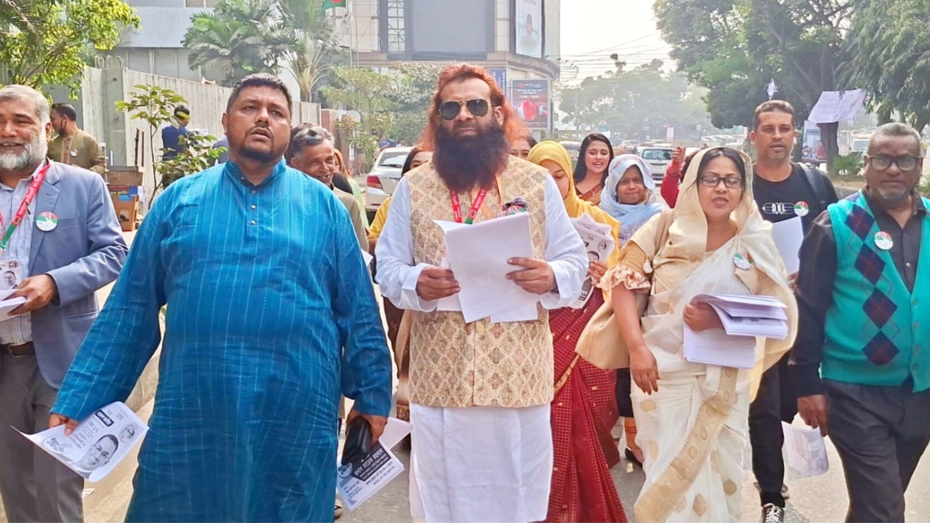 ঢাকা-১৭ আসনে তারেক রহমানের পক্ষে গণসংযোগ ও লিফলেট বিতরণ করলেন সৈয়দ মেহেদী হাসান চৌধুরী