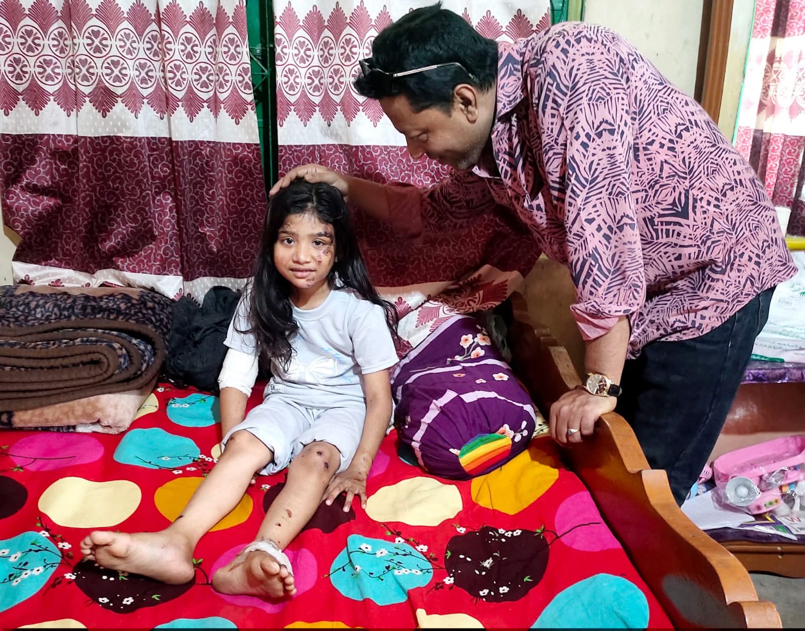 বাবা-মা-দু বোনের লাশ মর্গে রেখে একাই দেশে ফিরেছে ফাইজা