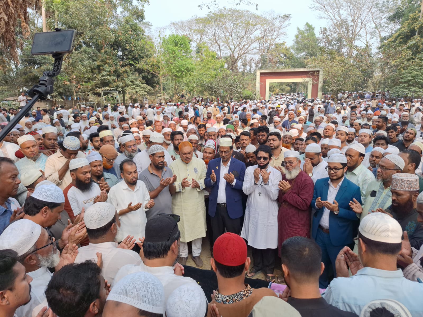 এমপিও কাঁদলেন নাফের শাহের জানাজাতে