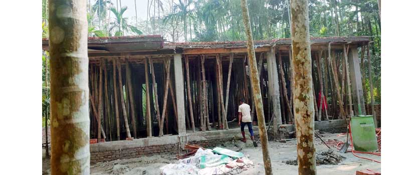 আইন না মানার প্রতিযোগিতা চলছে লড়াইরচর গ্রামে