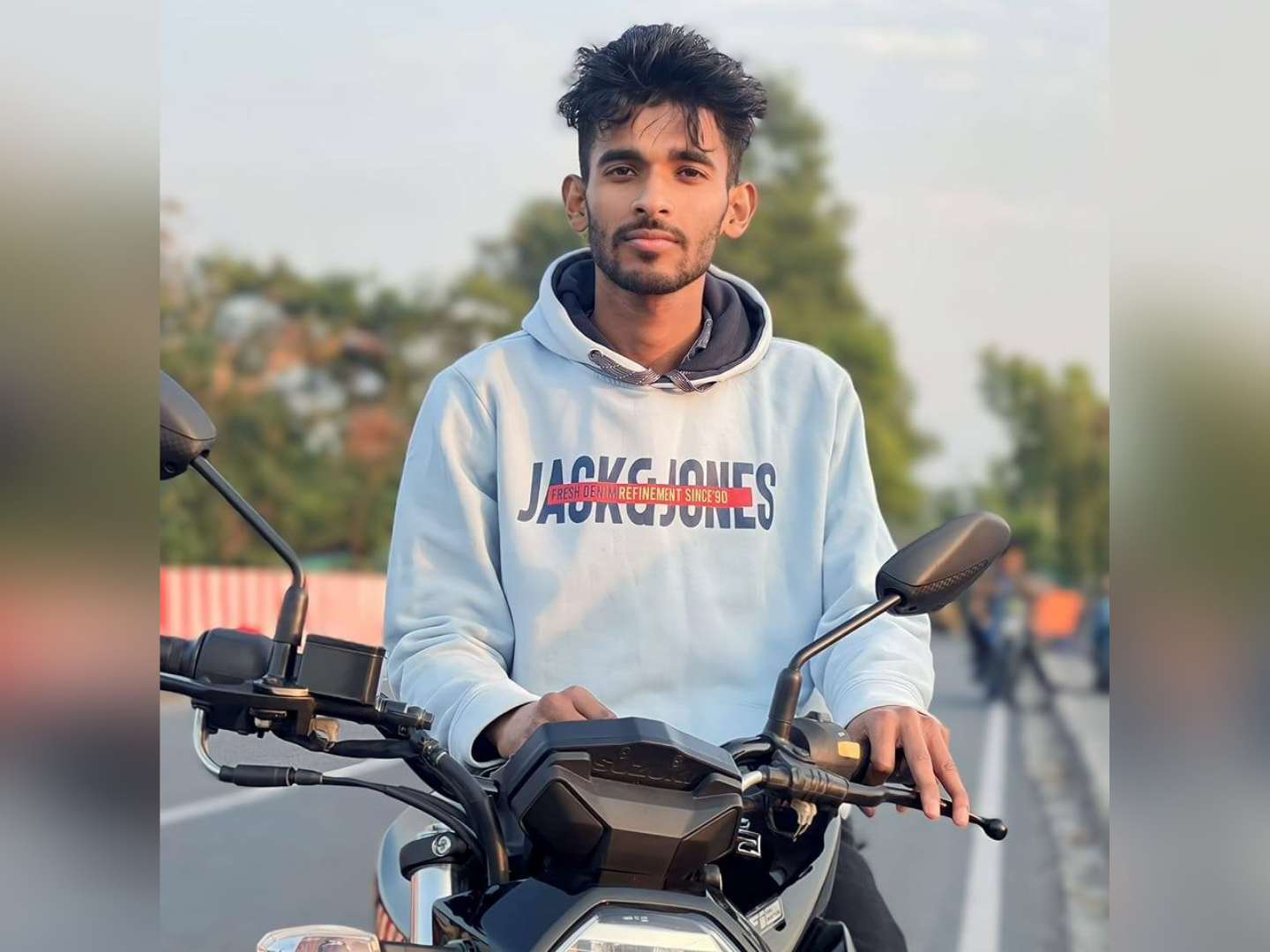 সড়ক দুর্ঘটনায় প্রাণ গেলো কলেজ শিক্ষার্থীর