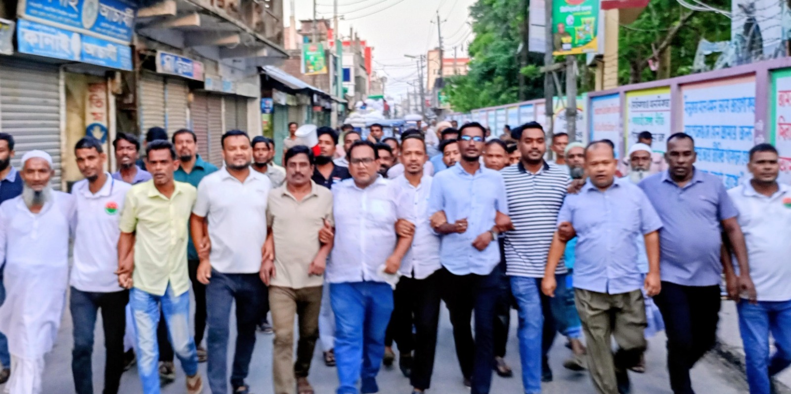 প্রধানমন্ত্রীর আগমনকে ঘিরে পুরাণবাজারে ১নং ওয়ার্ড বিএনপির স্বাগত মিছিল