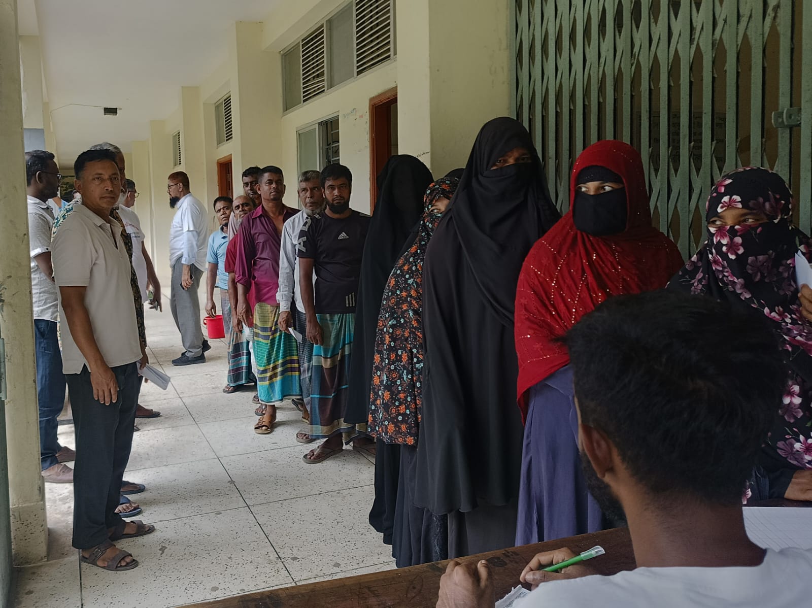 শাহরাস্তিতে বিনামূল্যে চক্ষু চিকিৎসা পেলো ৪ শতাধিক রোগী