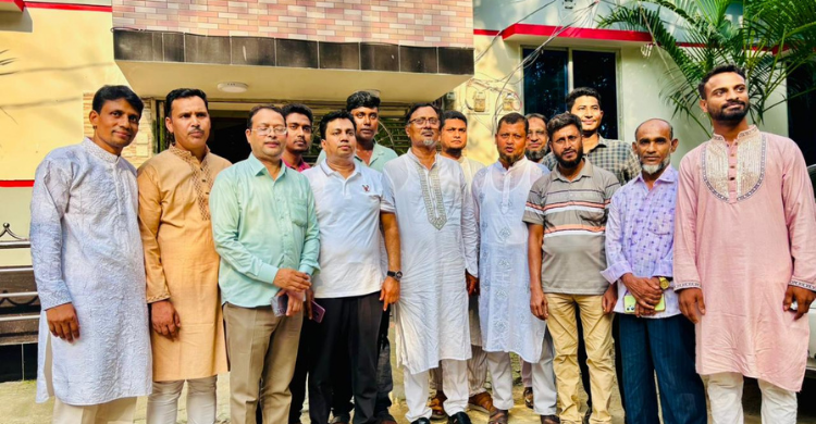 ফখরুল ইসলাম বিলাসের বাড়িতে এমপি