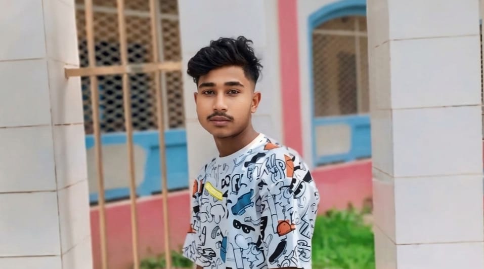 ফরিদগঞ্জে তরুণের অর্ধগলিত লাশ উদ্ধার