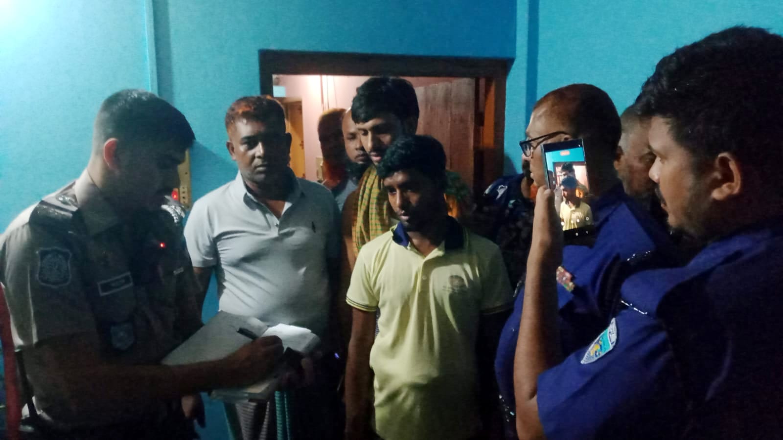 শাহরাস্তিতে গৃহবধূকে হত্যা করে দুর্ধর্ষ ডাকাতি।। আহত আরেক গৃহবধূ