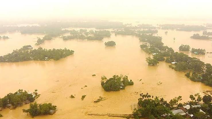 বন্যায় ভেসে যাওয়া ১০ বছরের আরিয়ানের পরিবার