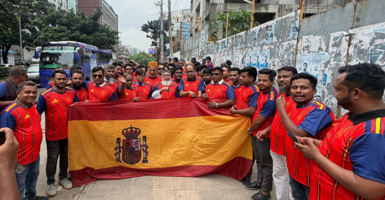 স্পেনের সমর্থনে স্পেনের সাবেক অনারারি কনস্যুলার ড. জালাল উদ্দিন এমপির নেতৃত্বে বর্ণাঢ্য মিছিল