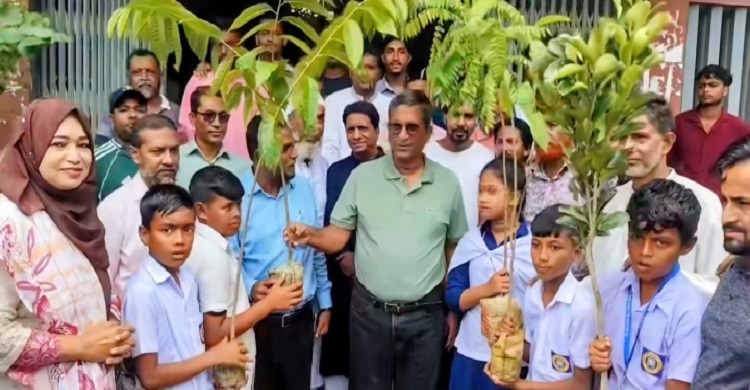 আক্কাস আলী রেলওয়ে একাডেমিতে বার্ষিক বৃত্তি প্রদান ও বৃক্ষরোপণ কর্মসূচি