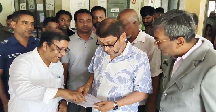 হঠাৎ পরিদর্শনে চাঁদপুরে স্বাস্থ্যমন্ত্রী, গাফিলতির অভিযোগে সিভিল সার্জন বদলি