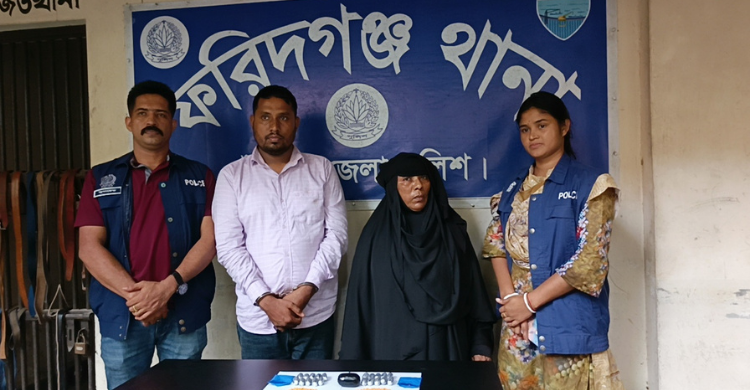 ফরিদগঞ্জে ২ হাজার ইয়াবাসহ মা-ছেলে গ্রেপ্তার