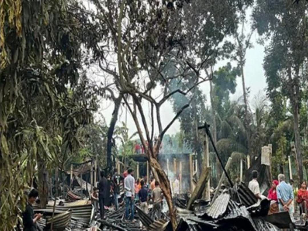 রায়পুরে মাদকসেবীর দেওয়া আগুনে পুড়লো ১১ বসতঘর ও ৬ দোকান