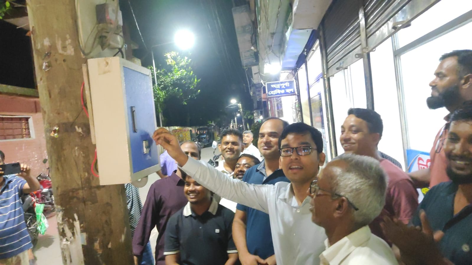 ফরিদগঞ্জ পৌর এলাকায় সড়ক বাতির উদ্বোধন