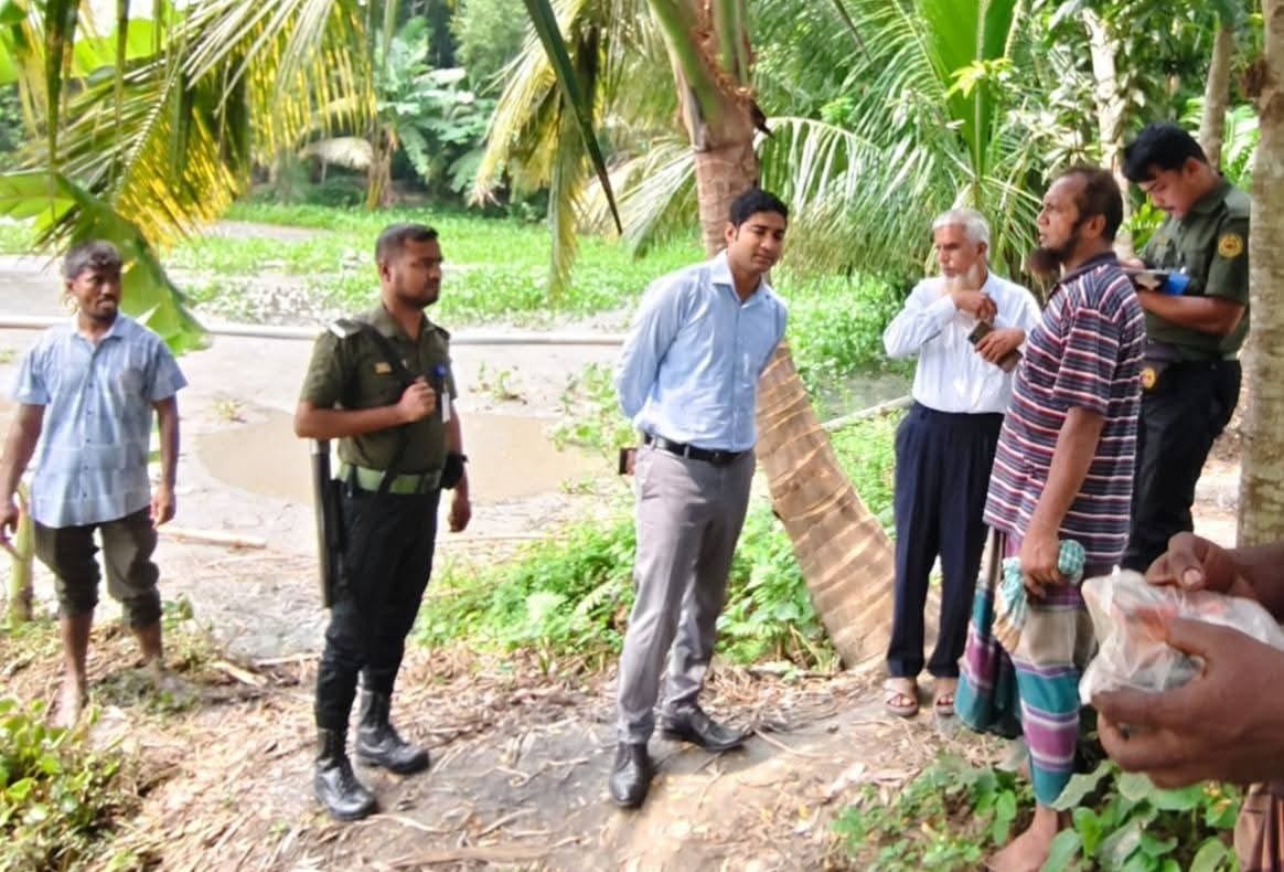 শাহরাস্তিতে কৃষিজমির টপসয়েল কাটায় জমির মালিককে ১ লাখ টাকা জরিমানা