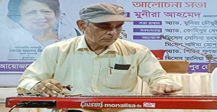 হাওয়াইয়ান গিটারে তিন যুগ ধরে মুগ্ধতা ছড়াচ্ছেন গিটারশিল্পী দিলীপ কুমার ঘোষ