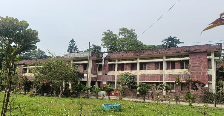 শাহরাস্তি উপজেলা স্বাস্থ্য কমপ্লেক্সে চরম দুর্ভোগ