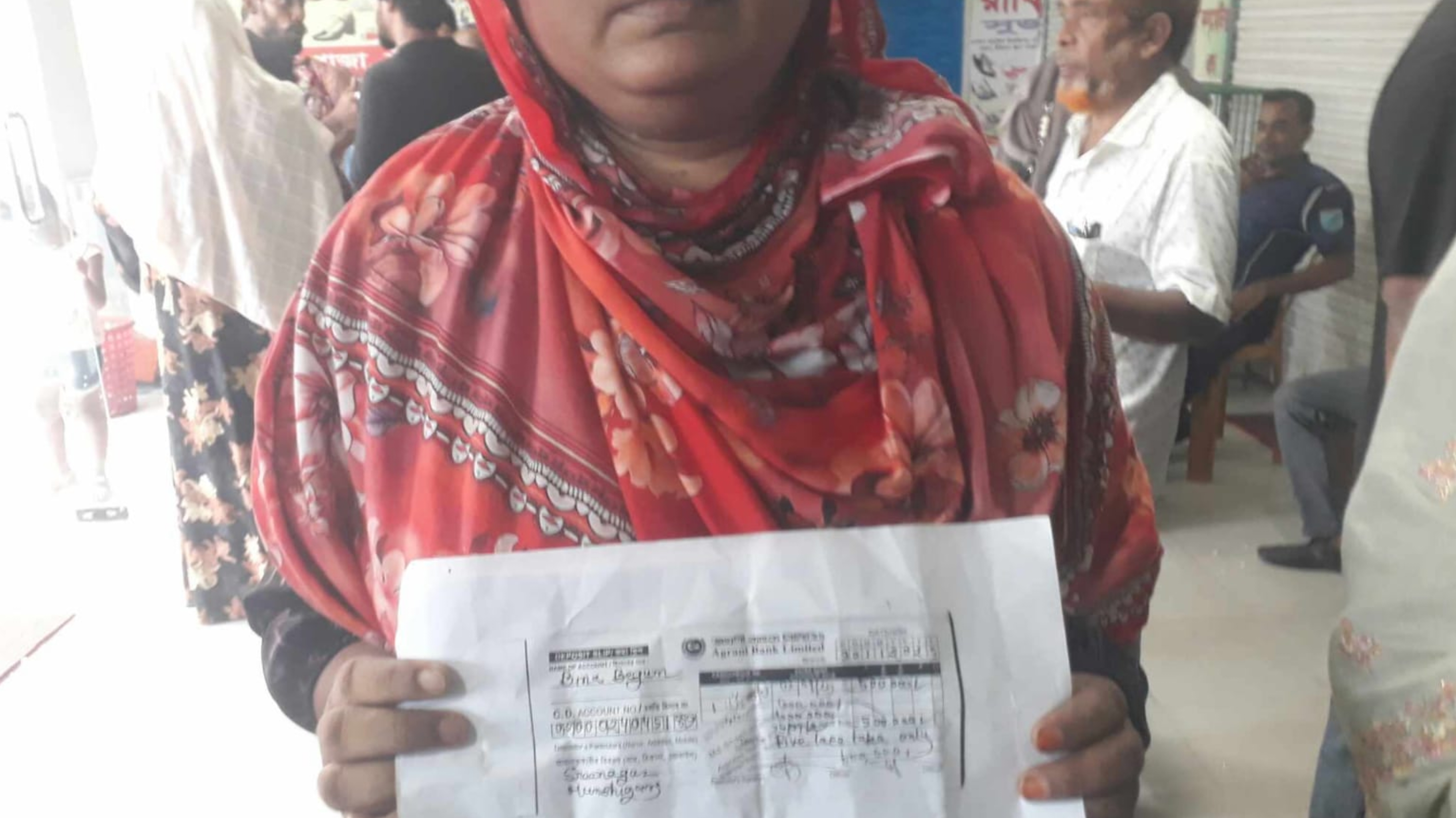 টাকা রেখেছি ব্যাংকে, ফেরত দিতে হবে ব্যাংককেই’: অগ্রণী ব্যাংকে গ্রাহকের আহাজারি