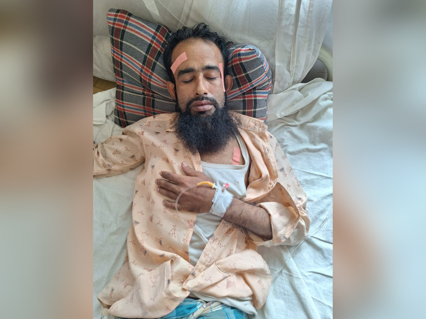 হাজীগঞ্জে সিএনজি চালককে মারধর করে কিস্তির টাকা লুট