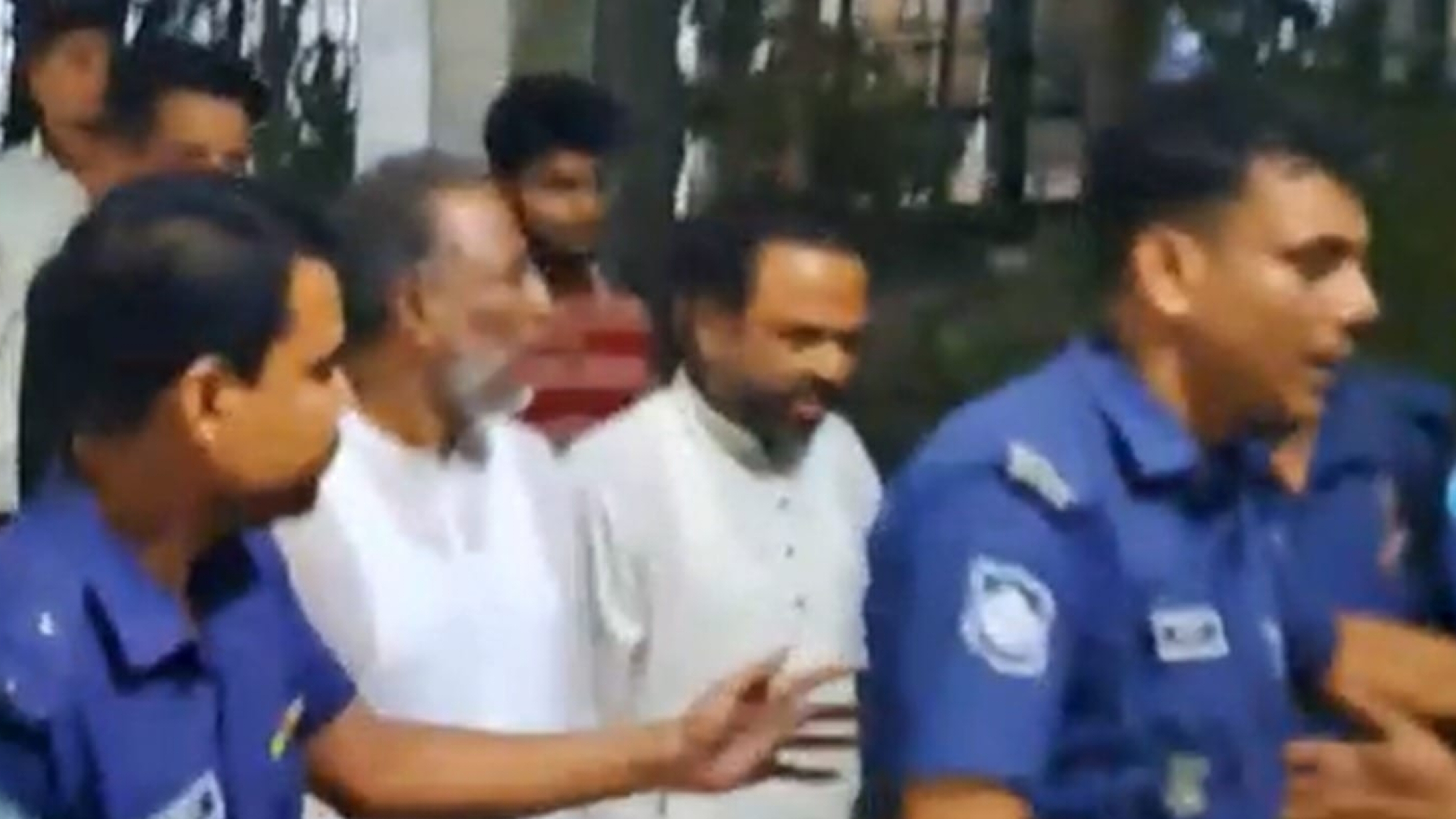 প্রতারণার মামলায় হাজীগঞ্জ বড় মসজিদের মোতাওয়াল্লী ও তার বাবা কারাগারে