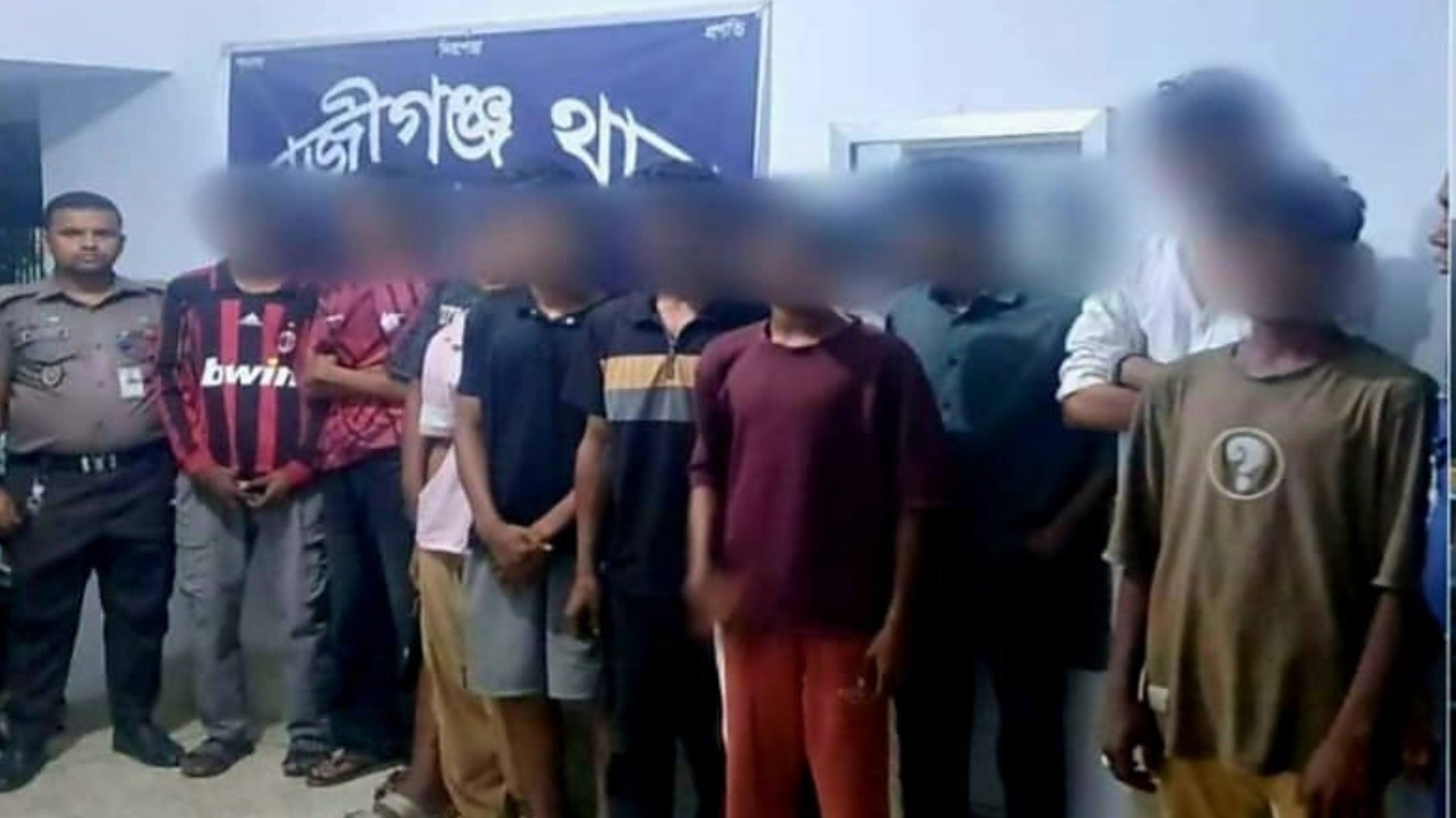 হাজীগঞ্জে রাতে পুলিশের বিশেষ অভিযানে ১১ কিশোর আটক, মুচলেকা দিয়ে মুক্তি