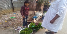 সবজি বিক্রেতা শিশু রাতুল লেখাপড়া করে মায়ের দুঃখ গোছাবে