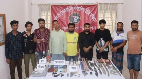 কুমিল্লায় অস্ত্র-মাদকসহ কিশোর গ্যাংয়ের ৯ সদস্য আটক